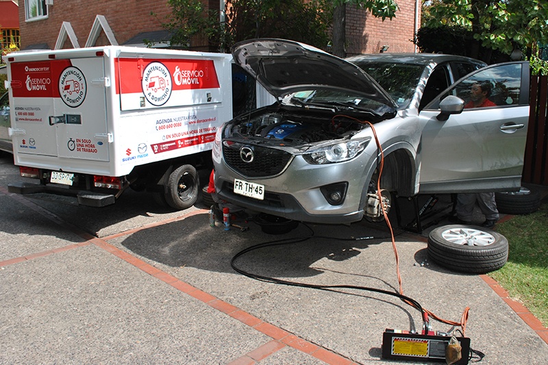 Portable lift for mobile car repair business
