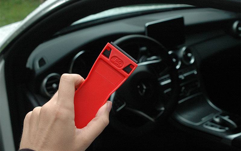 Plastic razor blades for auto detailing